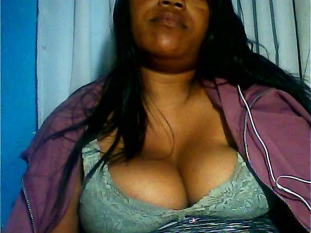 MIRANDAW live cam on BongaCams