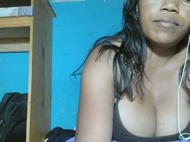 MIRANDAW live cam on BongaCams