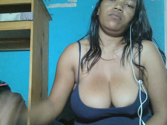 MIRANDAW live cam on BongaCams