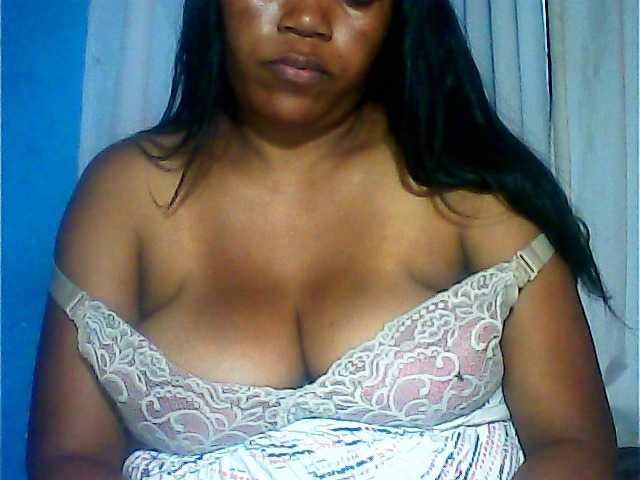 MIRANDAW live cam on BongaCams