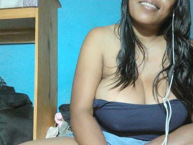 MIRANDAW live cam on BongaCams