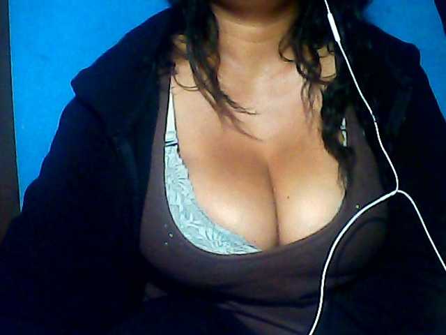 MIRANDAW live cam on BongaCams