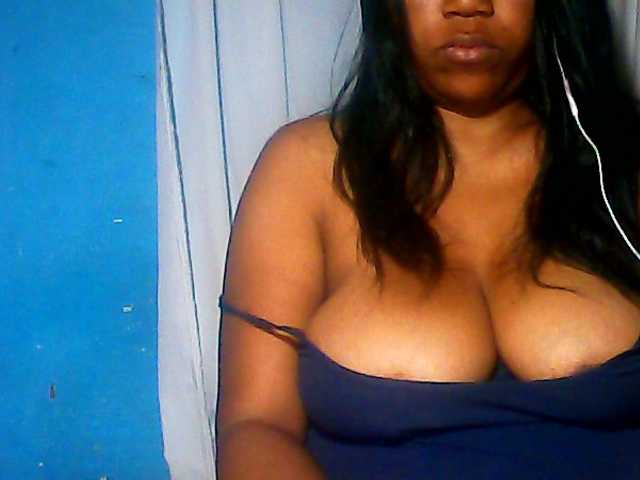 MIRANDAW live cam on BongaCams