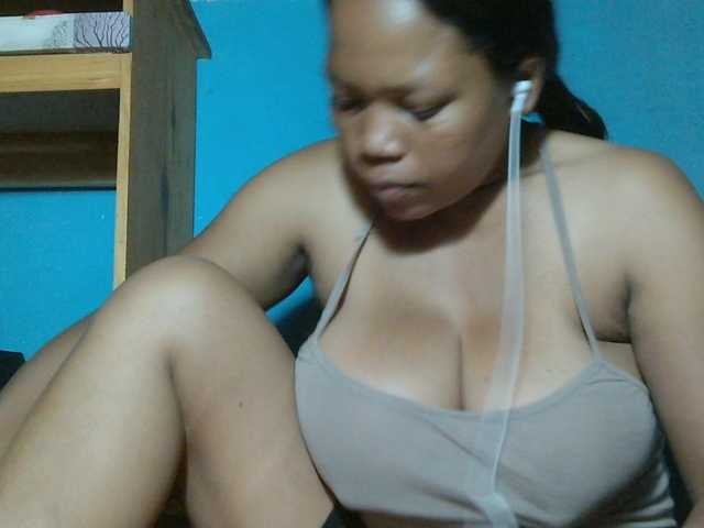 MIRANDAW live cam on BongaCams