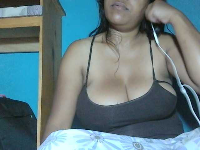 MIRANDAW live cam on BongaCams