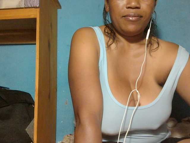 MIRANDAW live cam on BongaCams