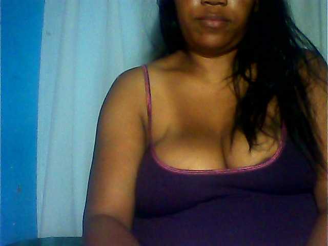 MIRANDAW live cam on BongaCams