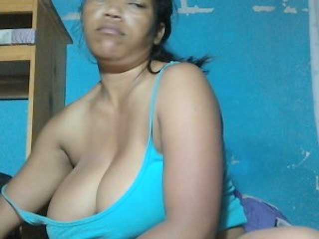 MIRANDAW live cam on BongaCams