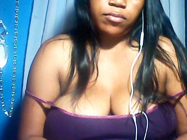 MIRANDAW live cam on BongaCams