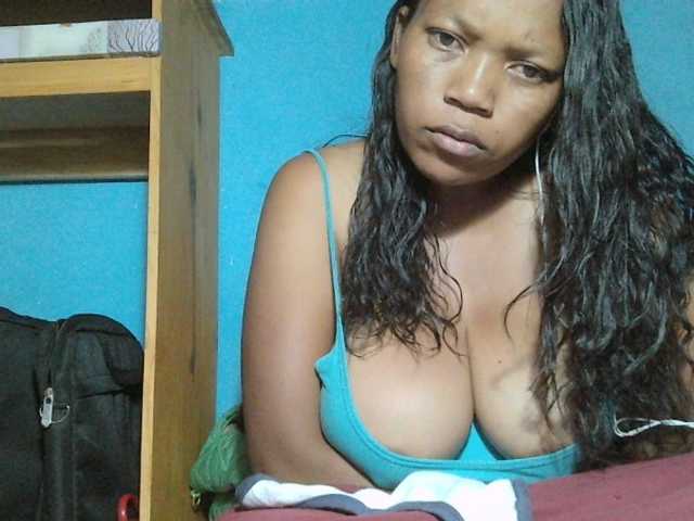 MIRANDAW live cam on BongaCams