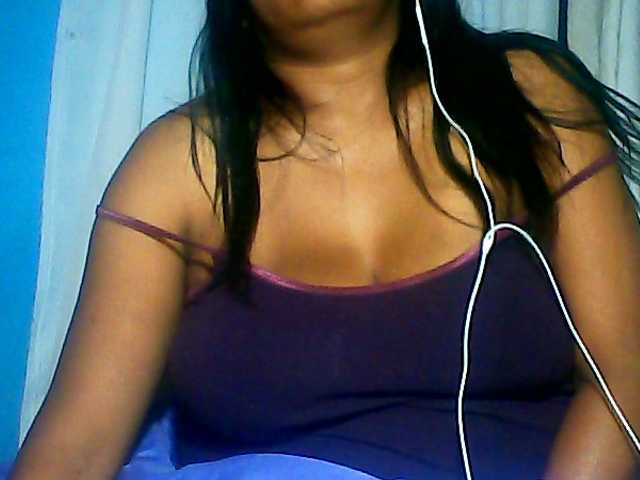 MIRANDAW live cam on BongaCams