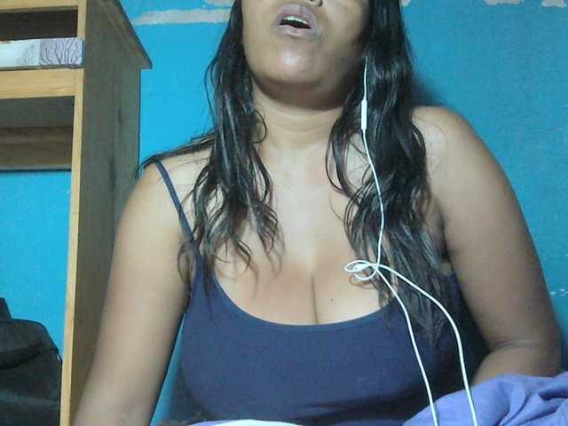 MIRANDAW live cam on BongaCams