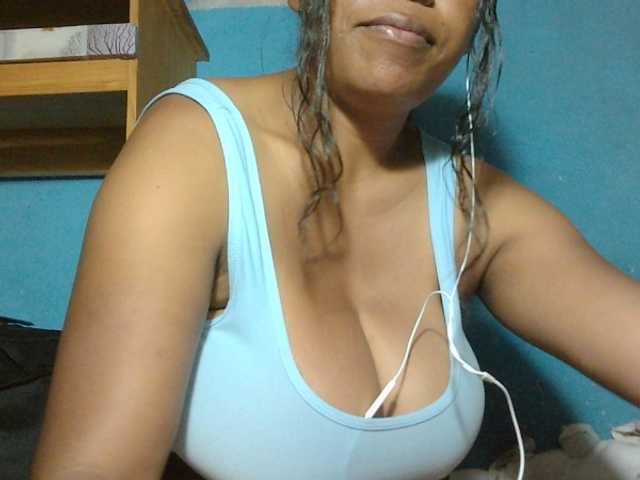 MIRANDAW live cam on BongaCams