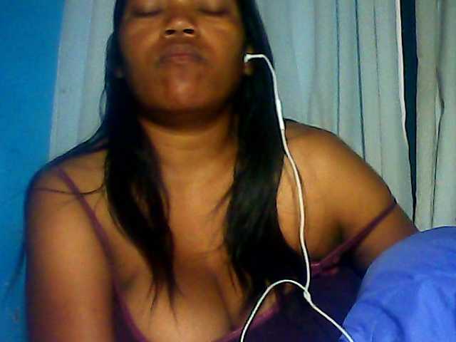 MIRANDAW live cam on BongaCams