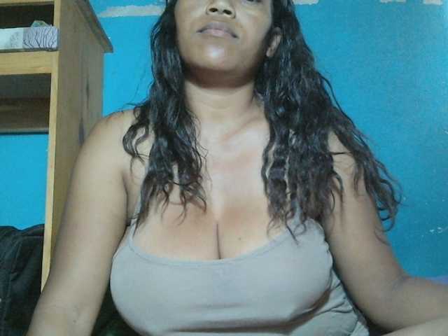 MIRANDAW live cam on BongaCams