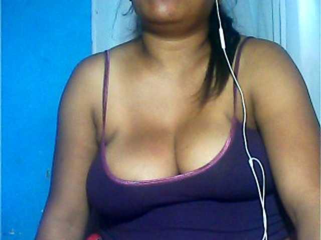 MIRANDAW live cam on BongaCams