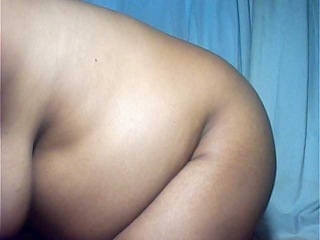 le modèle MIRANDAW est en webcam porno dans un show sur le site bongacams, il possède les tags suivants: Ebony,Brunette,Shaved