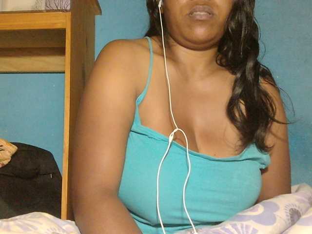 MIRANDAW live cam on BongaCams