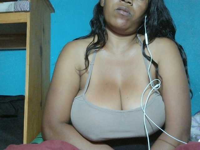 MIRANDAW live cam on BongaCams