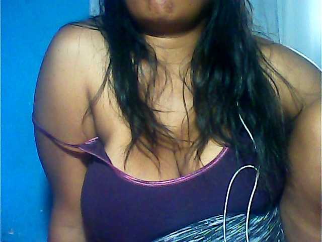 MIRANDAW live cam on BongaCams