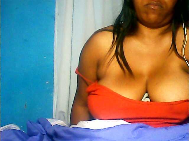 MIRANDAW live cam on BongaCams