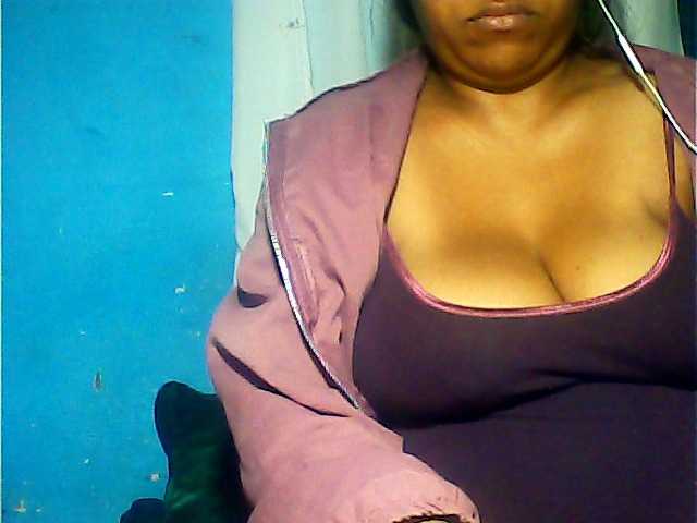 MIRANDAW live cam on BongaCams
