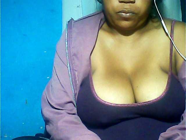 MIRANDAW live cam on BongaCams