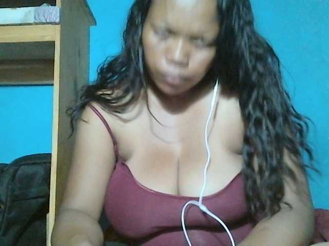 MIRANDAW live cam on BongaCams