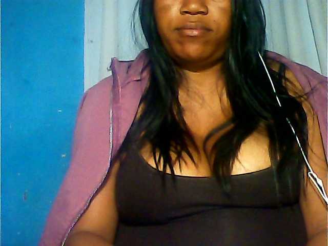 MIRANDAW live cam on BongaCams