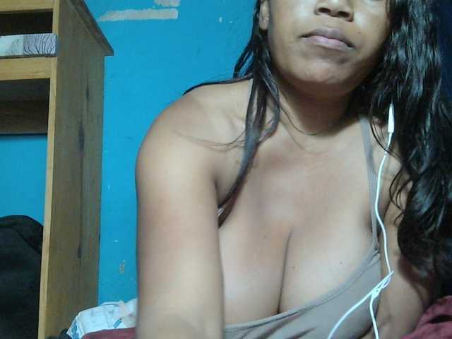 MIRANDAW live cam on BongaCams