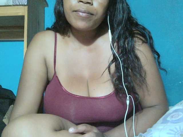 MIRANDAW live cam on BongaCams