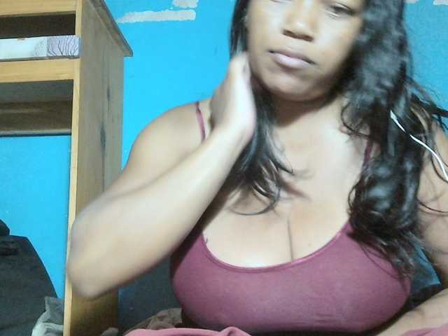 MIRANDAW live cam on BongaCams