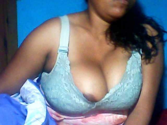MIRANDAW live cam on BongaCams