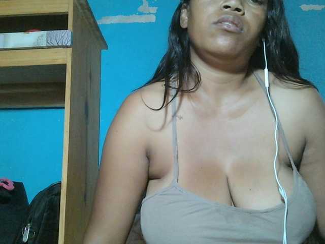 MIRANDAW live cam on BongaCams