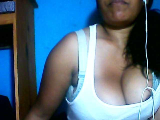 MIRANDAW live cam on BongaCams