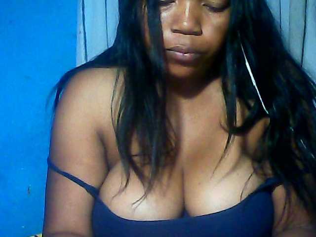 MIRANDAW live cam on BongaCams
