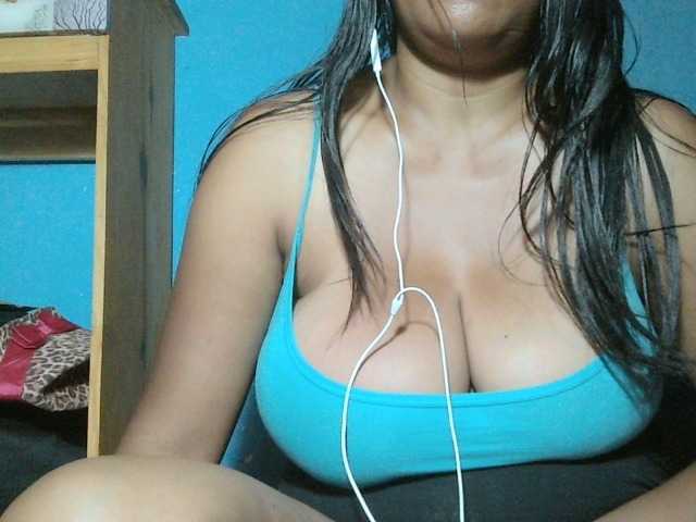 MIRANDAW live cam on BongaCams