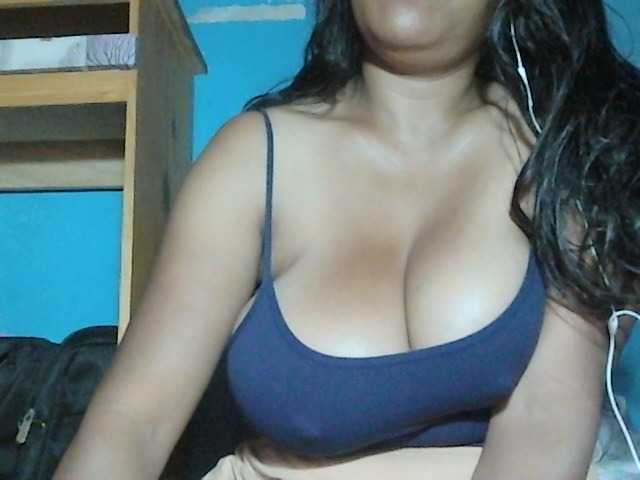 MIRANDAW live cam on BongaCams