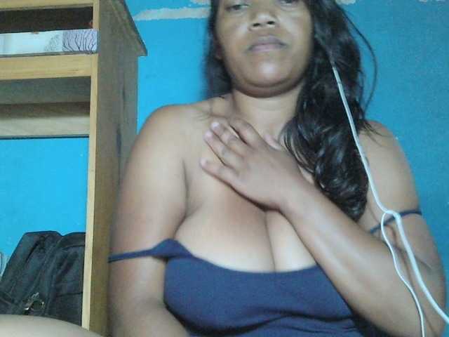 MIRANDAW live cam on BongaCams