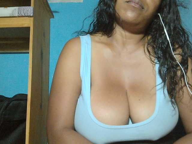 MIRANDAW live cam on BongaCams