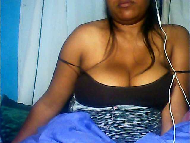 MIRANDAW live cam on BongaCams