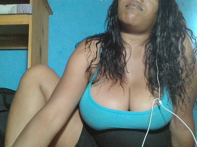 MIRANDAW live cam on BongaCams
