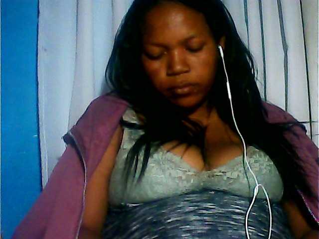 MIRANDAW live cam on BongaCams