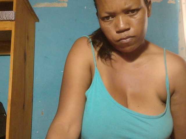 MIRANDAW live cam on BongaCams