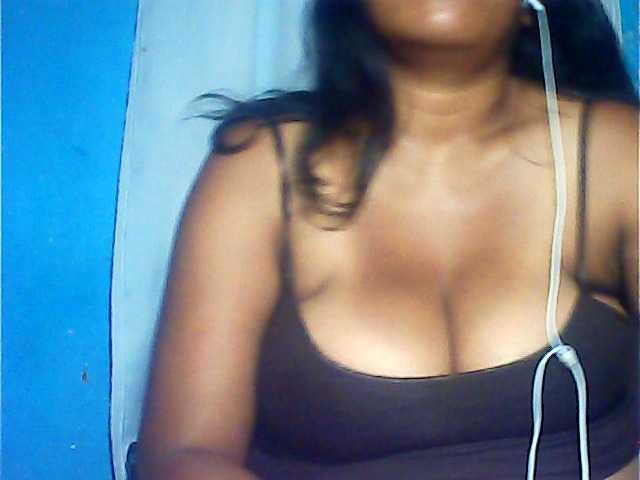 MIRANDAW's BongaCams show and profile