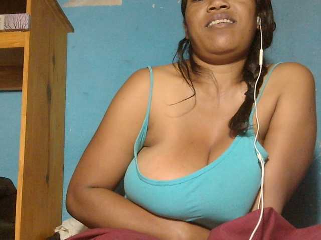 MIRANDAW live cam on BongaCams