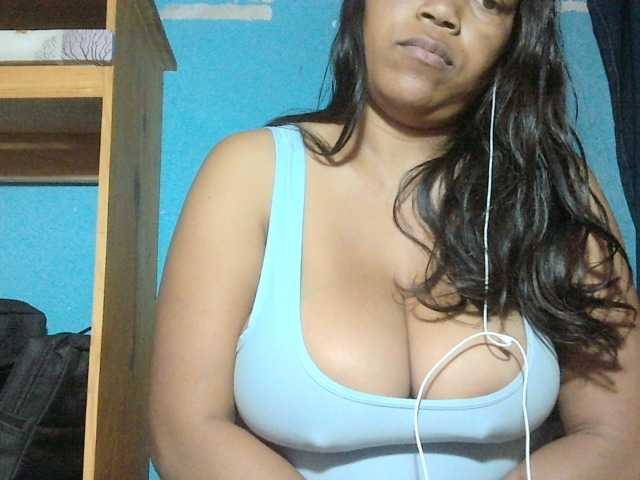MIRANDAW live cam on BongaCams