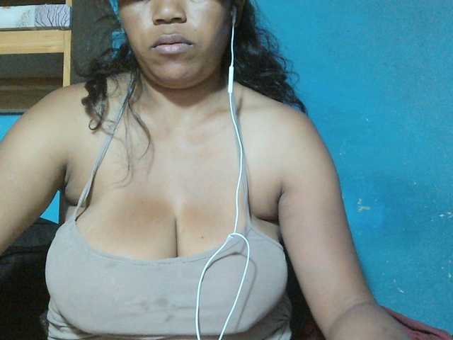 MIRANDAW live cam on BongaCams