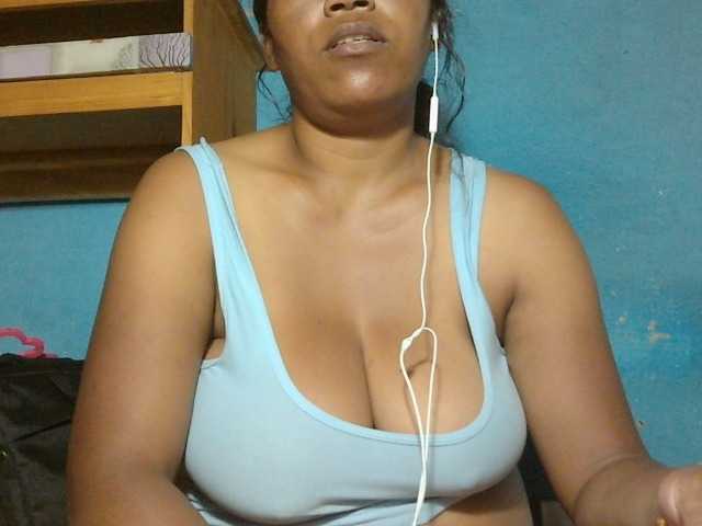 MIRANDAW live cam on BongaCams