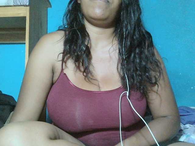 MIRANDAW live cam on BongaCams